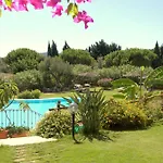 Mariposas Hotel